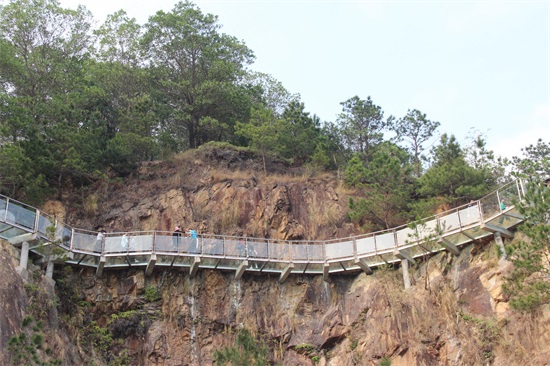 东莞樟木头观音山玻璃栈道，这未免有点“迷你”吧？