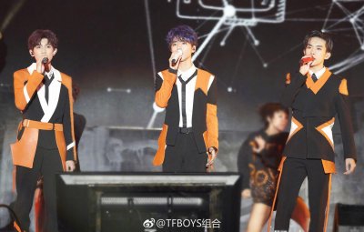 ​「TFBOYS」「新闻」180825 五周年演唱会高清美图 ,干了这杯明年再见