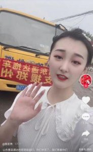 ​陈亚男母亲退还所有彩礼，恳求网友放过女儿，大衣哥含泪心碎